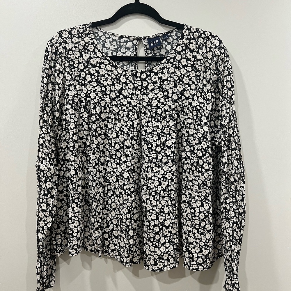 GAP Black and White Boxy Long Sleeve Blouse
